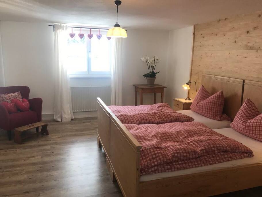 Schlafzimmer 1