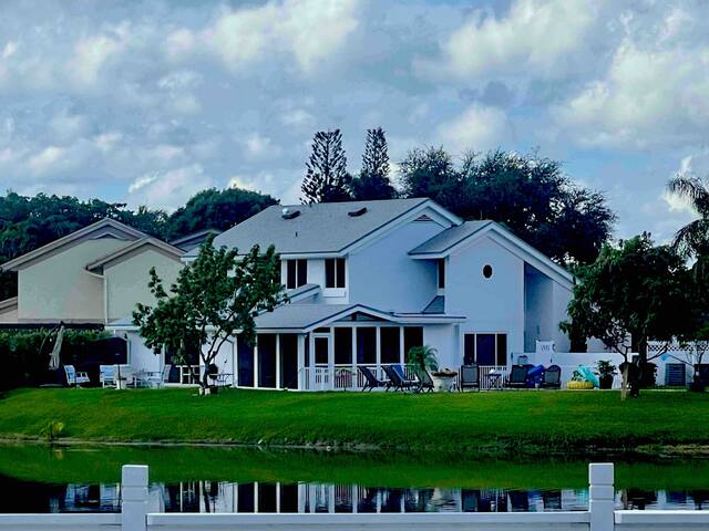 LakeFront – Home Near Casino w private pool gallery image 2