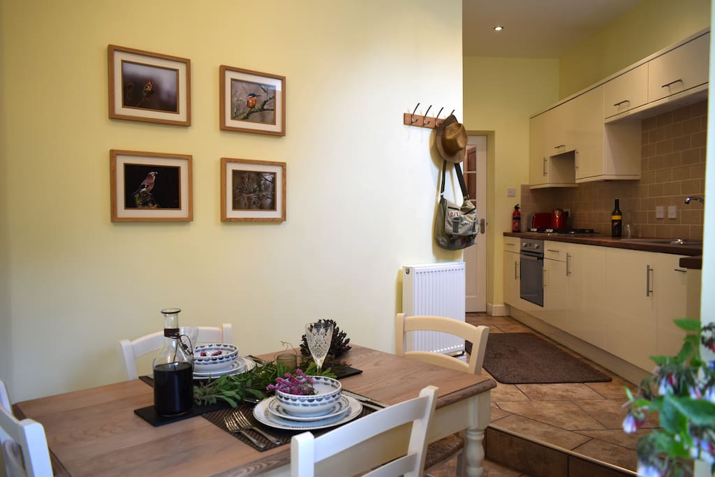 Fully fitted kitchen
including washing machine and dishwasher