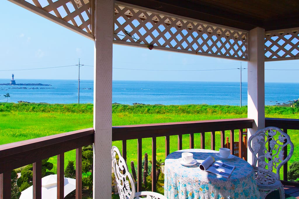 a ocean veiw at terras of the 'Happiness room'