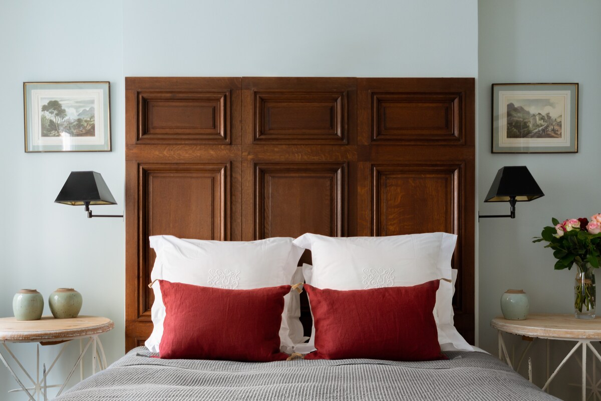 Bedroom 2 can be made as a queen or two twins