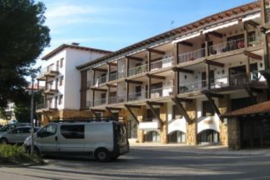 Fachada principal edificio Hespérides.