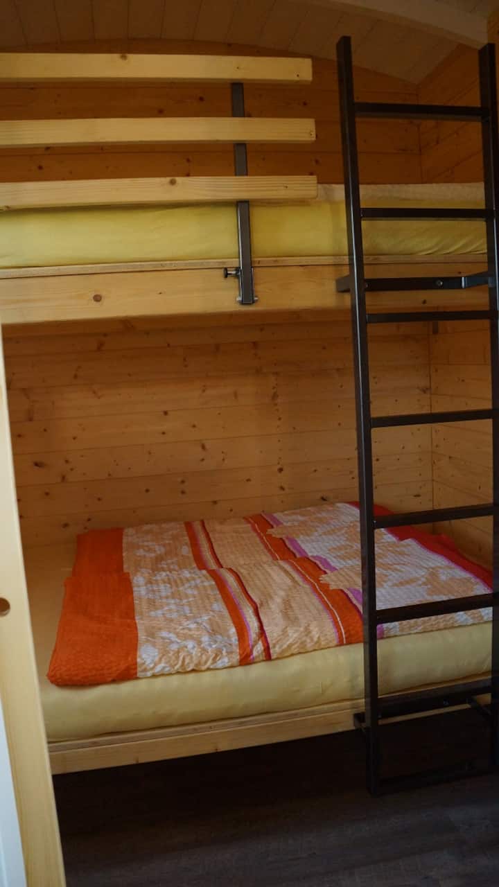 Schlafzimmer 1