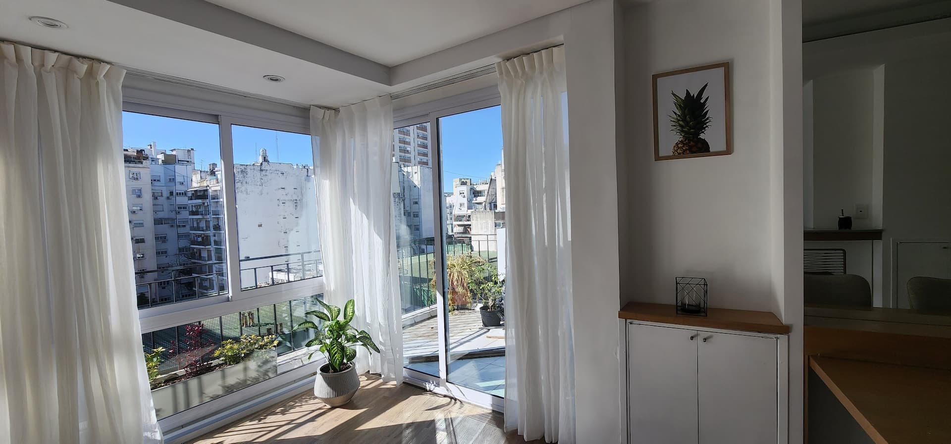 Светлая квартира с 1 спальней в Recoleta