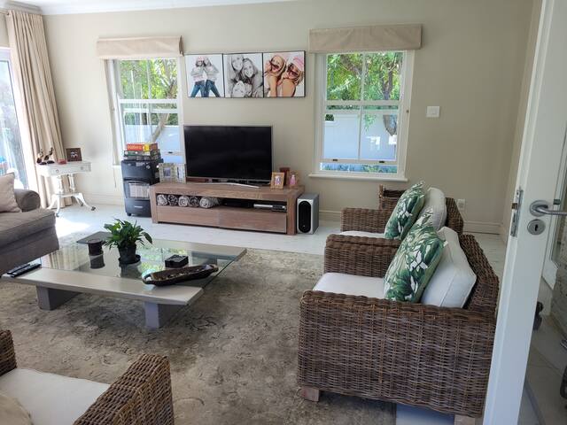 Tokai Villa Open plan outdoor living gallery image 5