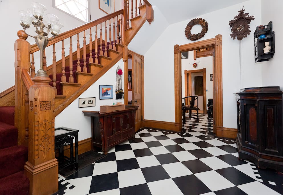Center Hall/foyer