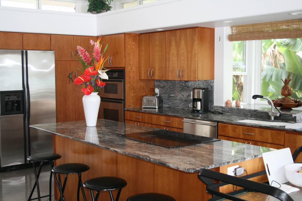 Chair,Furniture,Dining Room,Indoors,Room