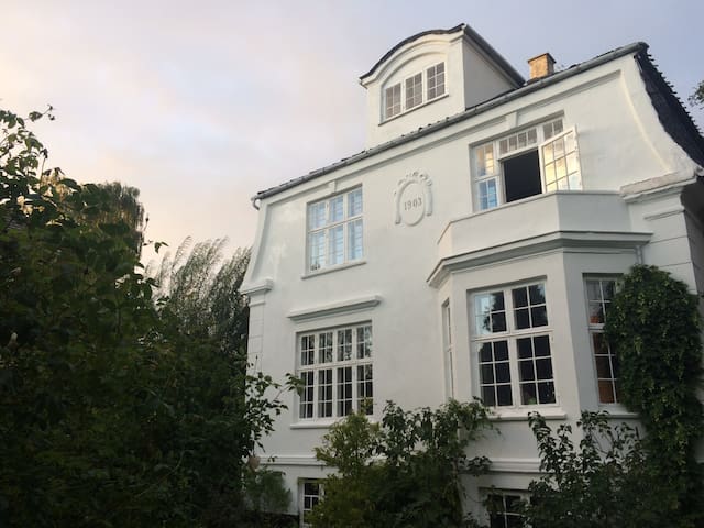 Beautiful old villa close to metro and central Cph gallery image 5