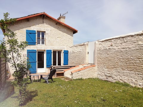 Quiet cottage 10 minutes from Futuroscope