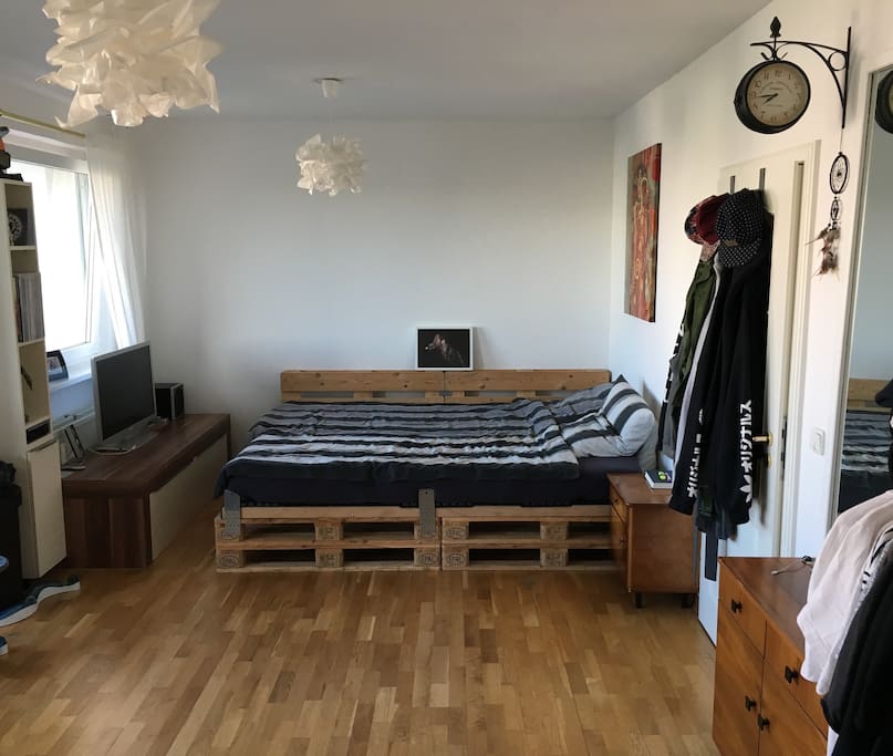 Room (bed 220 x 180)