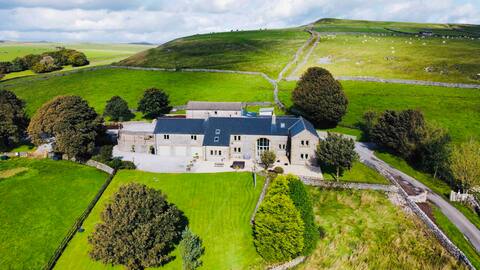 Boutique luxury farmhouse with hot tub