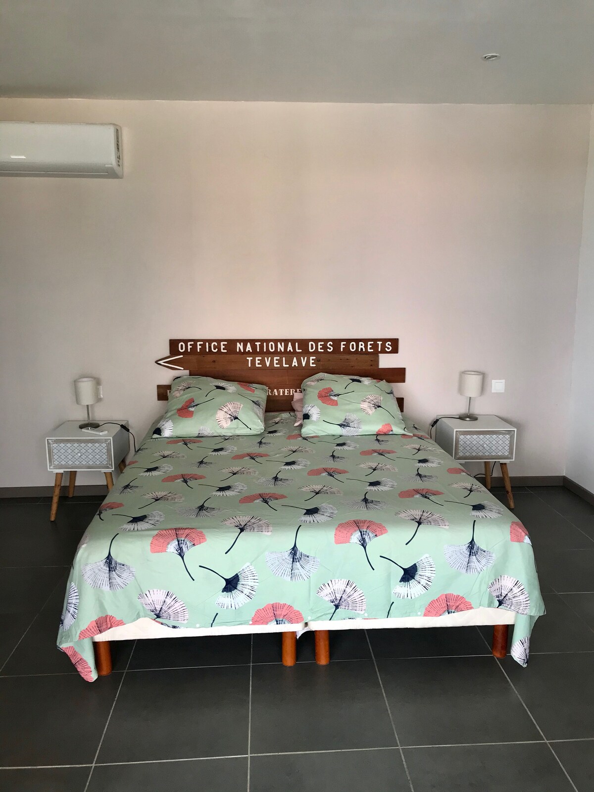 Ambienti i dhomës së gjumit