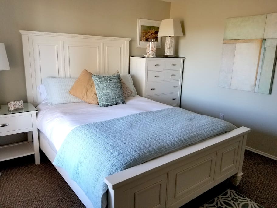 Queen bed with side table and dresser
