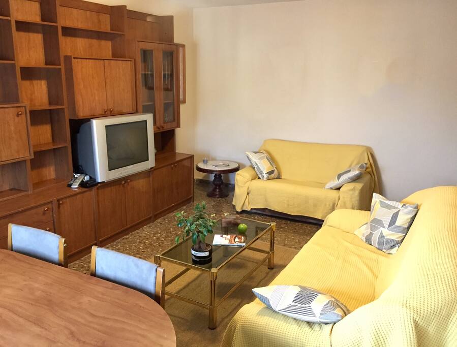 Salón comedor con sofás de 2 y 3 plazas