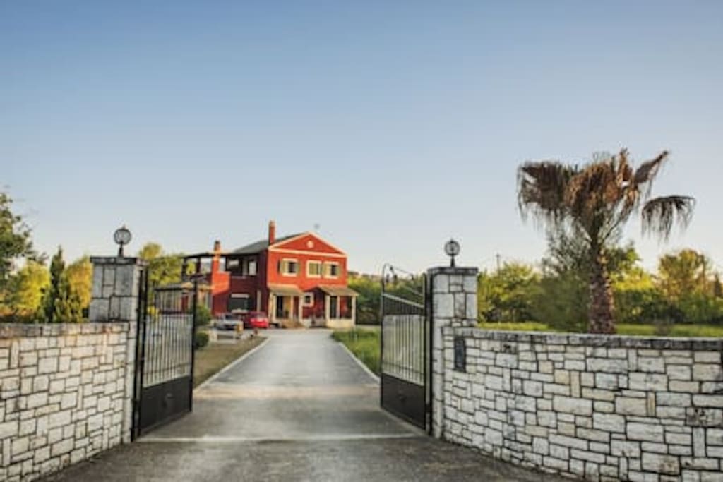 Welcome to Villa Lena