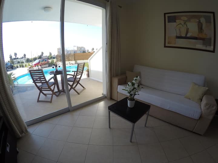 Kato Paphos Suites, Gf 1-bed Apt -Pool, Wi-fi, A/c - Paphos