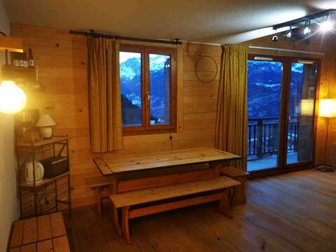 10-bed duplex, resort center, ski-in/ski-out