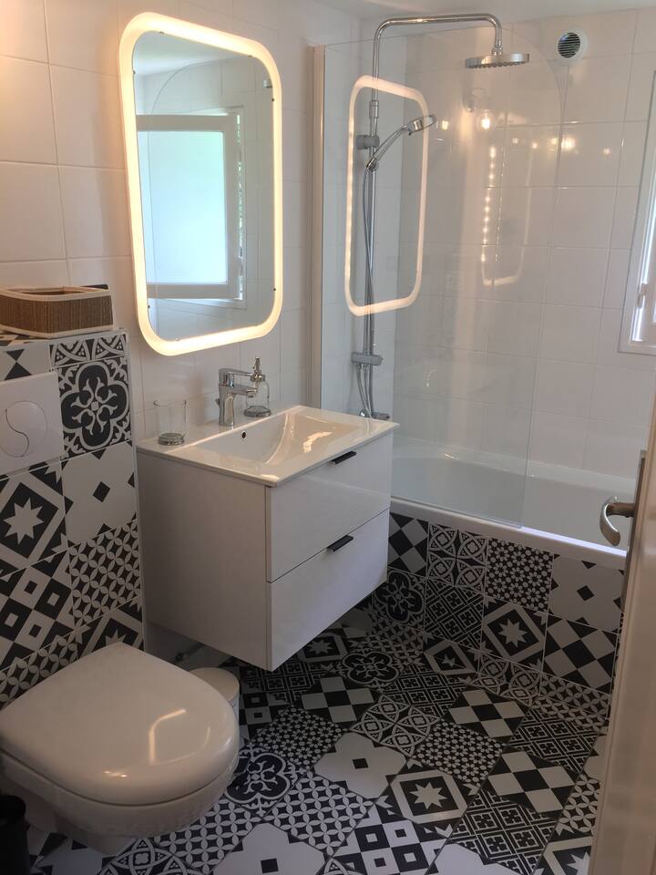 T3 Au Rez De Jardin D Une Maison - Bidart