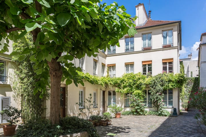 Place Des Vosges Enjoy Countryside In Paris Apartments For Rent In Paris Ile De France France