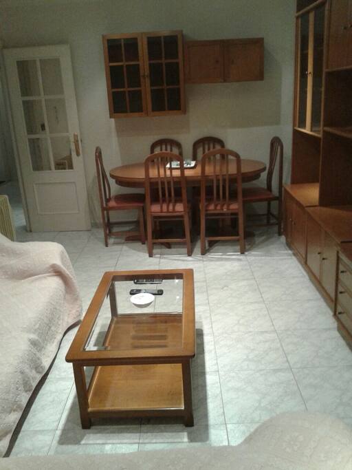 Sala comedor con vista a la calle. Planta 1
