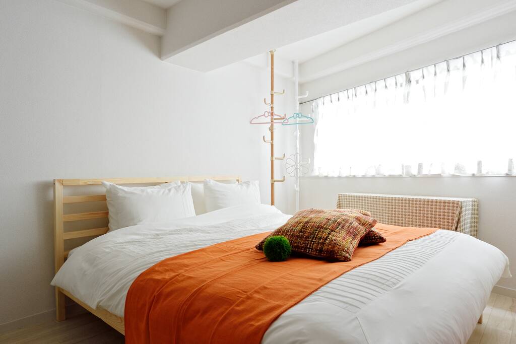 Queen size大双人床(160cm*200cm)
Queen size double bed (160cm * 200cm)