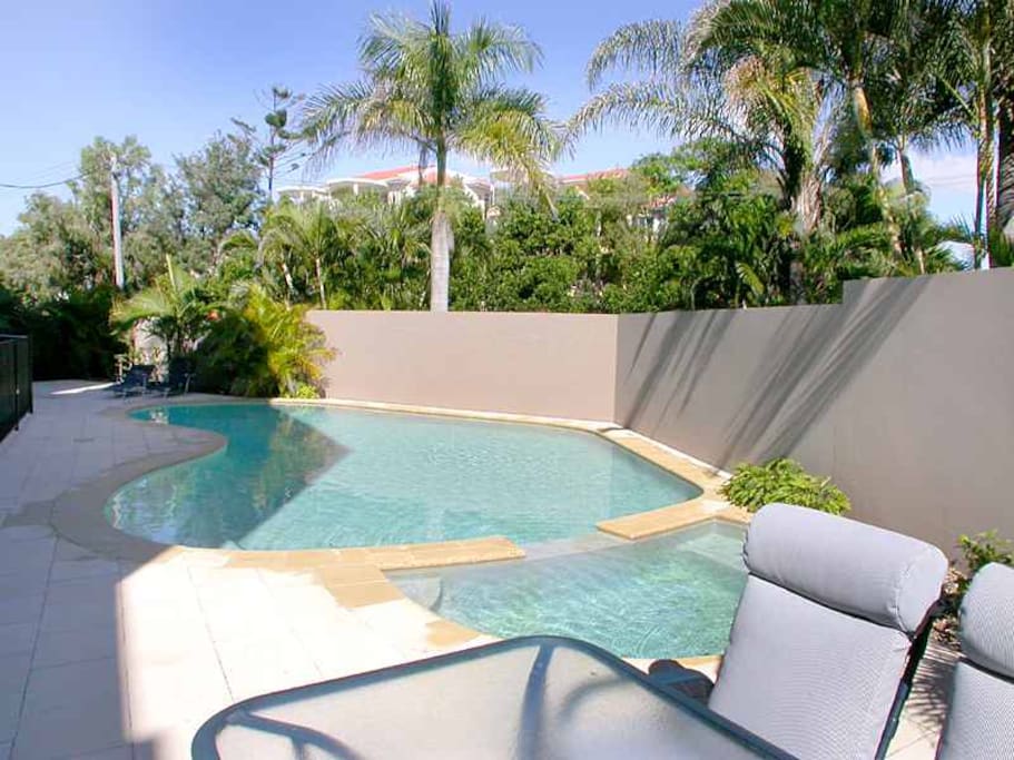 LOUNGE AROUND THE POOL