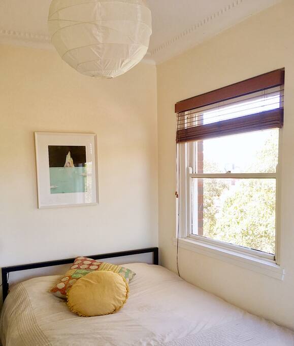 Queen bed.