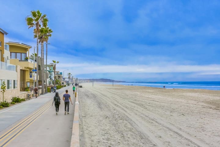 Listen to the sound of the ocean!