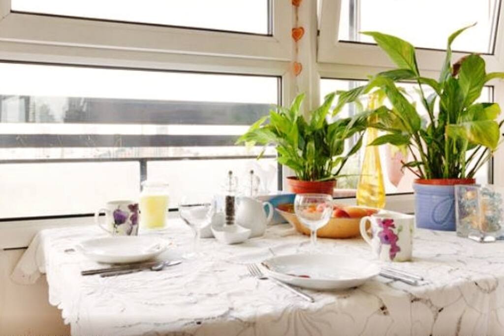 dining table can be opened to seat 6 people