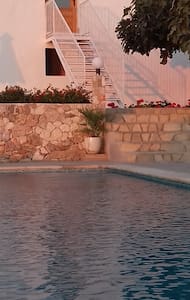 APARTAMENTO ADOSADO A CASA PAYESA. PAZ Y VISTAS