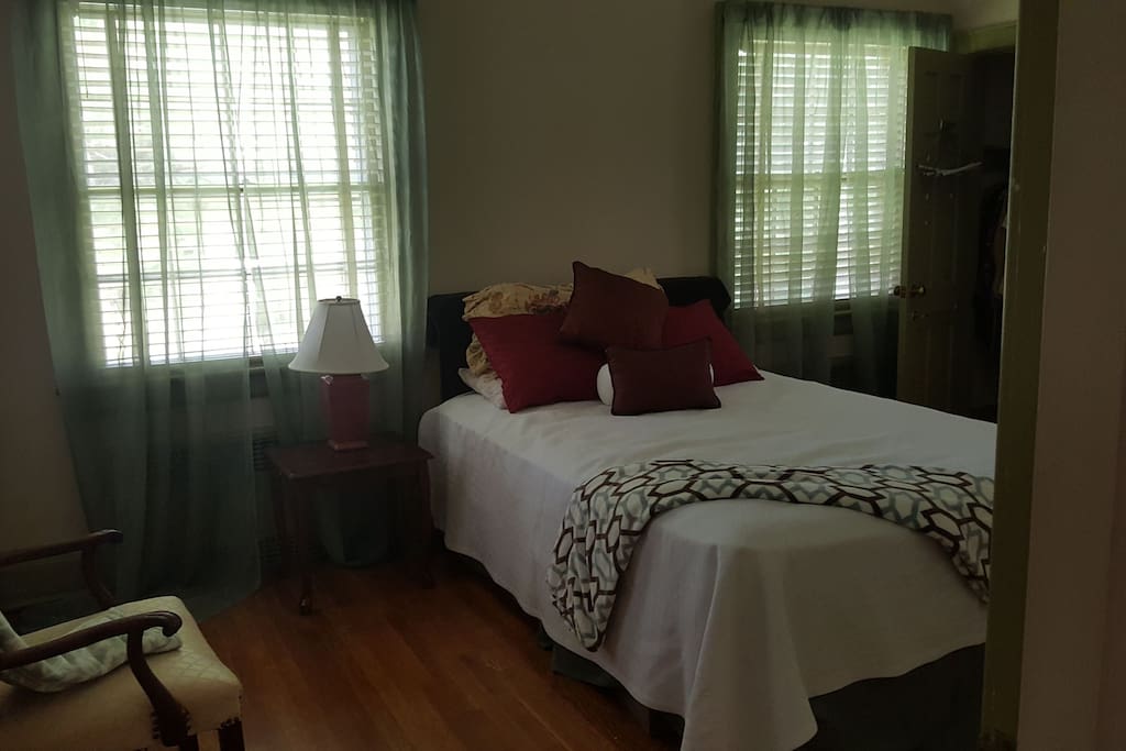 green bedroom