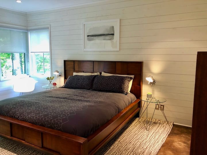 Master 1/ right bedroom; King bed with private bath and flat screen tv