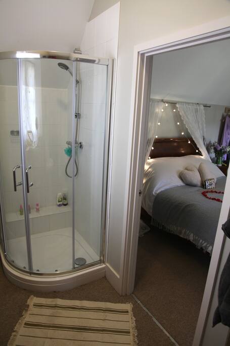 Ensuite power shower