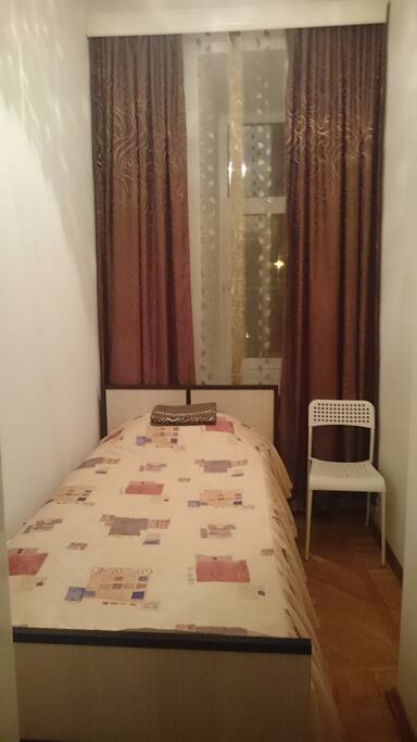 Solo room with one bed 1500 rur per day. Кровать с ящиками для вещей.