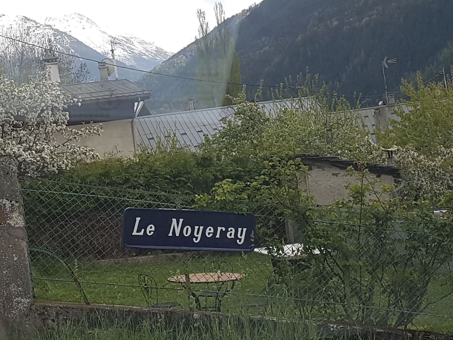 village du noyerai a 5 mn du télésiège des ecudets pour rejoindre la station de la rosiere