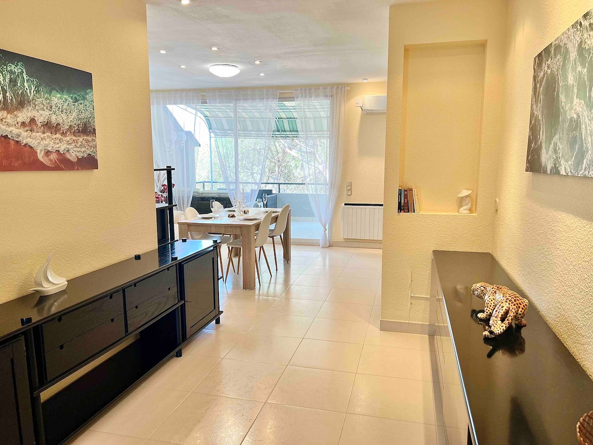 Propiedad de Airbnb exitosa: Cozy apartments with 2 bedrooms near the sea! en Castell Platja D'aro