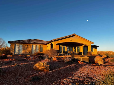 Desert Hacienda at Lake Powell, Hot tub, EV Charge