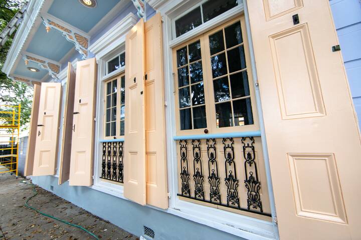 Governor’s Mansion 5 bedroom/3.5 bath w/ Pool! gallery image 2