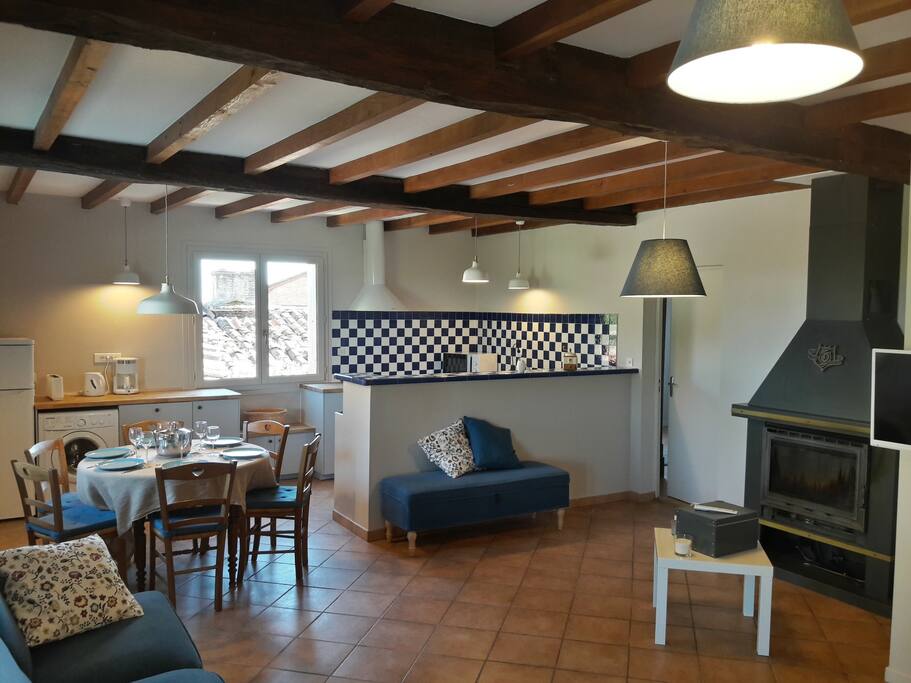 Le salon, la cuisine