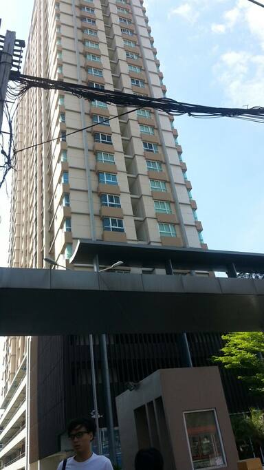 Tall building with open view surrounded.