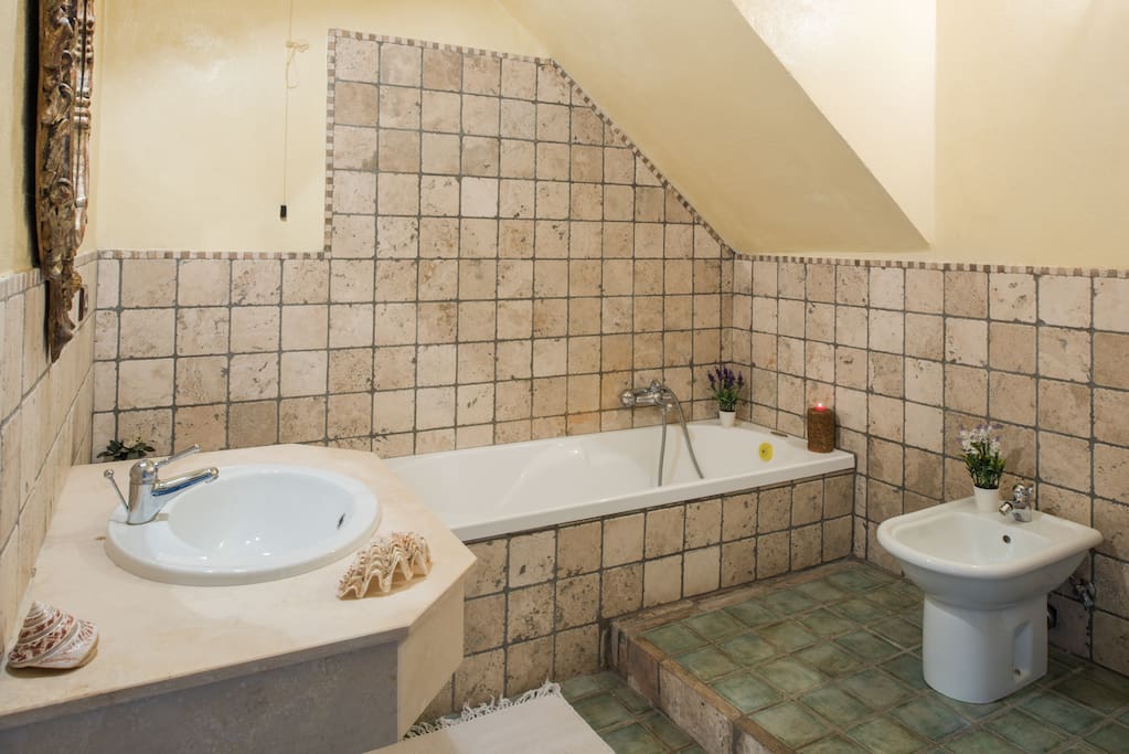 Bagno con vasca