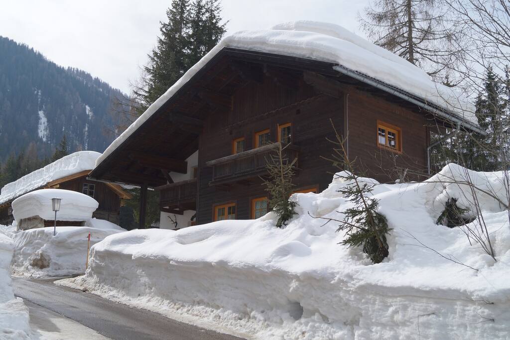 Winteraufnahme von unserem idyllischen Gästehaus im Herzen Osttirols
