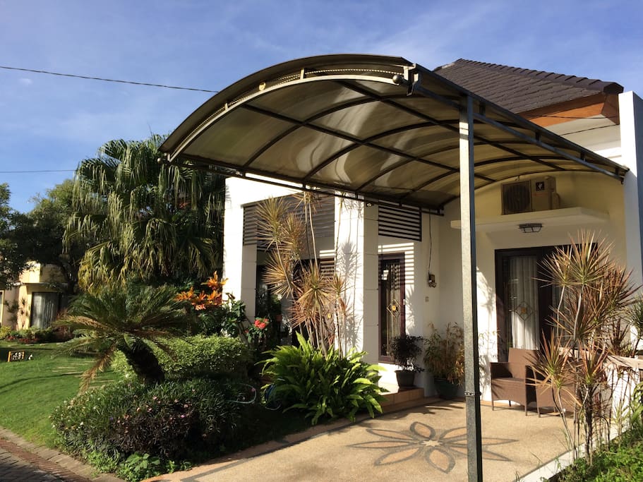 The Front House free Parking with Canopy
