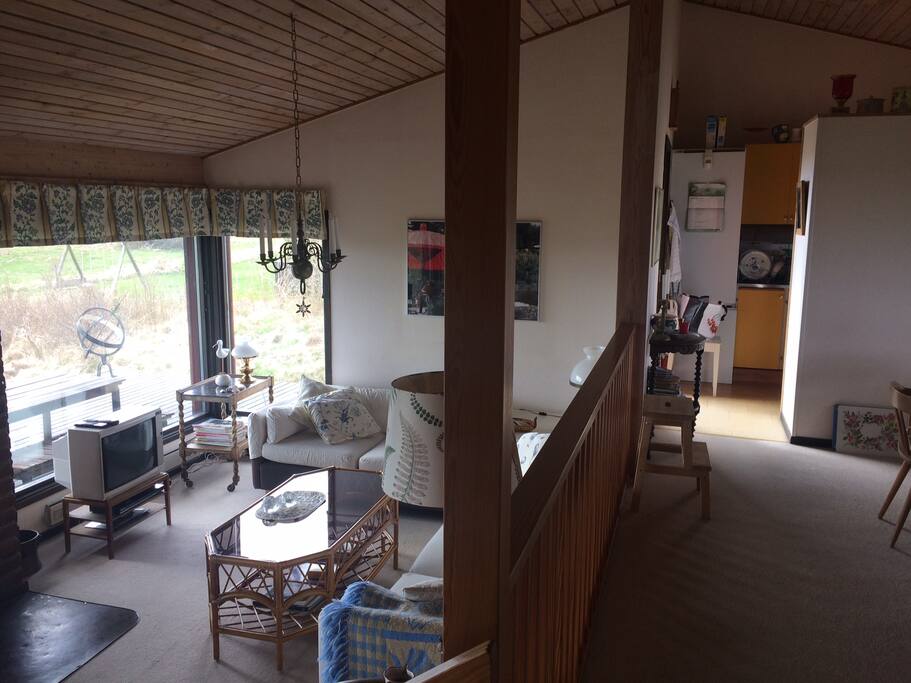 Vardagsrum och matrum i två plan
