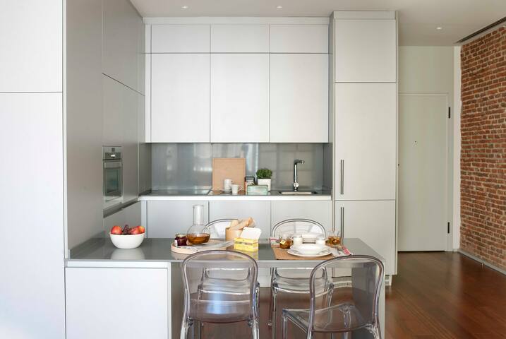 Central, Trendy-Designed Apartment by Eric Vökel gallery image 2