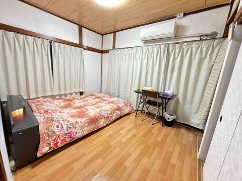 Maru, 3-minute walk from the station. You can take a train to the University of Tokyo, Waseda University, Ueno, Akihabara, Tokyo and Yokohama.