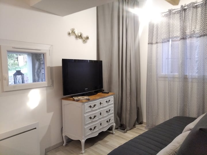 Gîte Chaleureux Avec Piscine Et Jardin - Bren