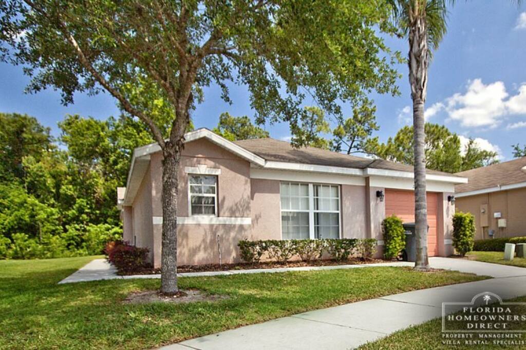 This fully air-conditioned, professionally decorated Orlando vacation pool home away from home is just minutes away from the most popular destinations