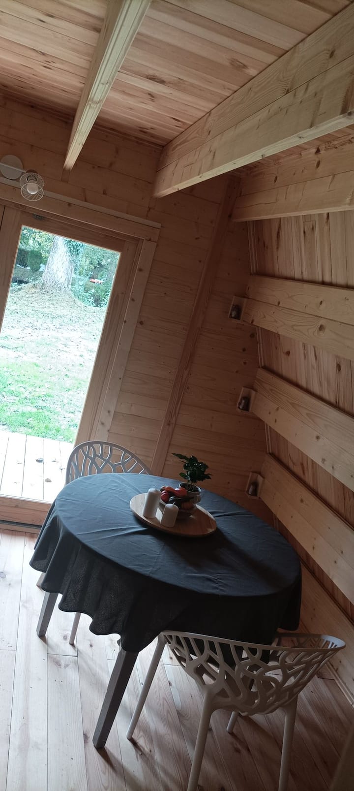 Chalet En Forme De "Tipi". - Vire