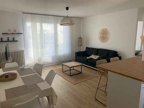 Successful Airbnb property: Beautiful cozy and bright apartment 2 steps from the beach in Pornichet